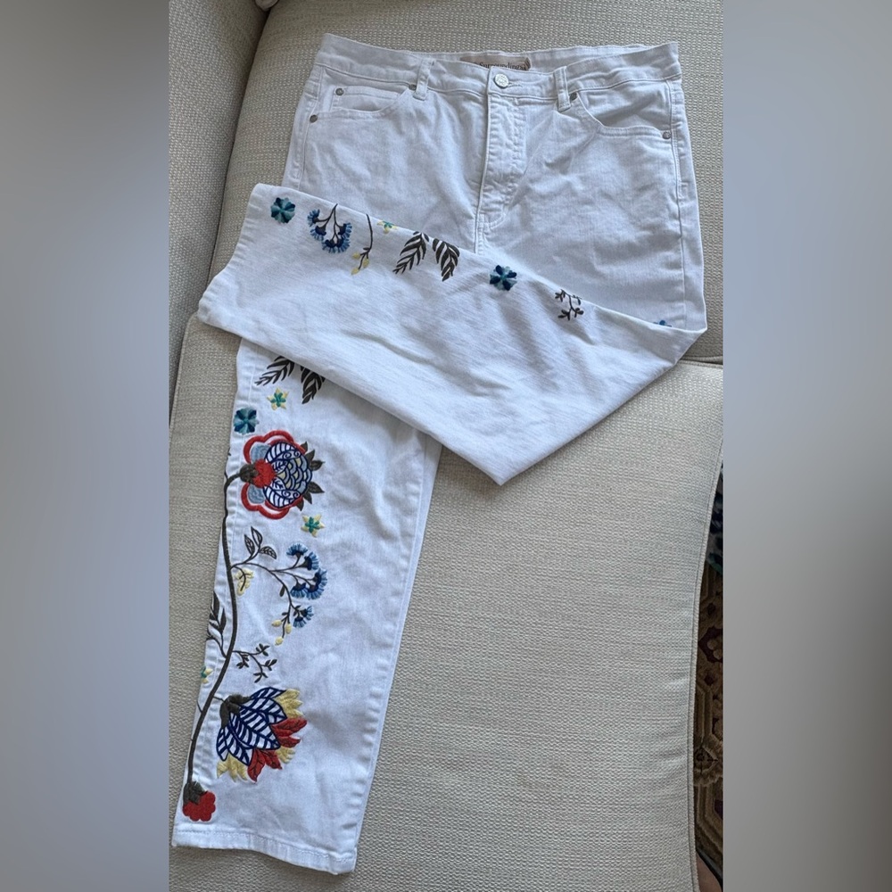 Soft Surroundings White Embroidered Straight Leg Jeans Capris